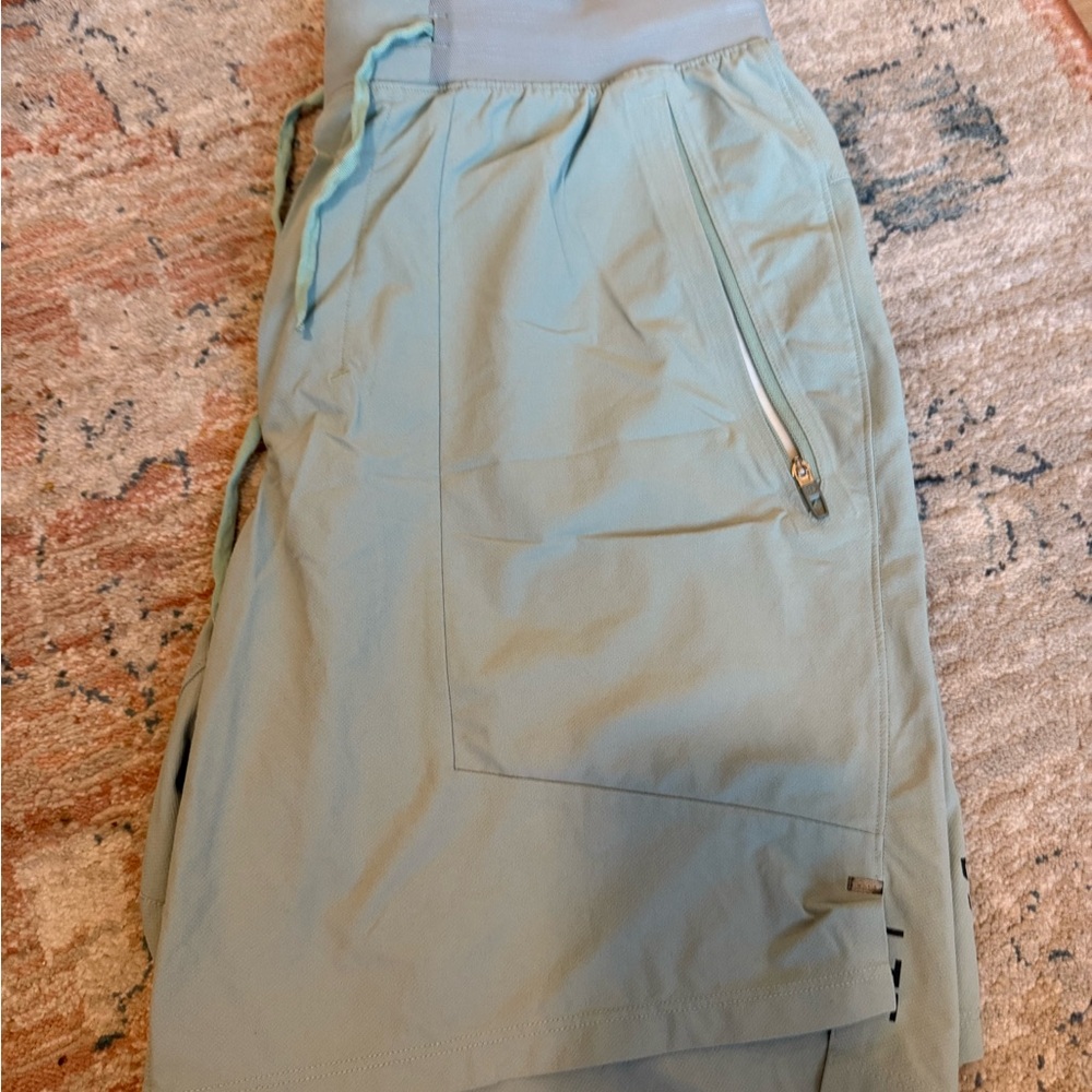 Lululemon Shorts Men’s size Medium